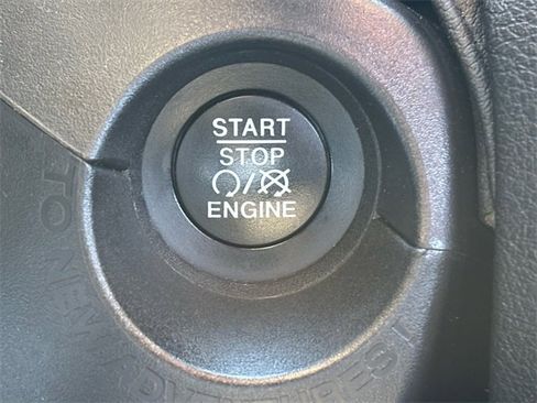 Used 2022 Jeep Renegade Latitude image 32