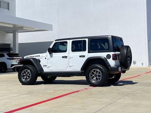 Used 2025 Jeep Wrangler Unlimited Rubicon AWD/4WD image 4