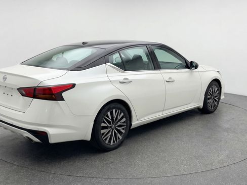 Used 2025 Nissan Altima 2.5 SV FWD image 9