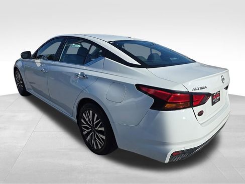 Used 2025 Nissan Altima 2.5 SV FWD image 5