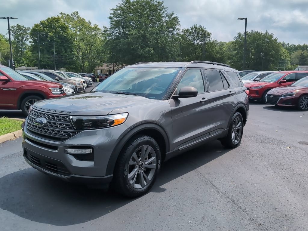 Used 2021 Ford Explorer XLT w/ Equipment Group 202A AWD/4WD image 28