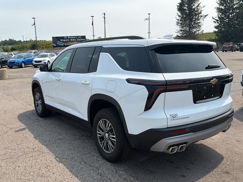 Used 2026 Chevrolet Traverse LT w/ Driver Confidence Package FWD image 6