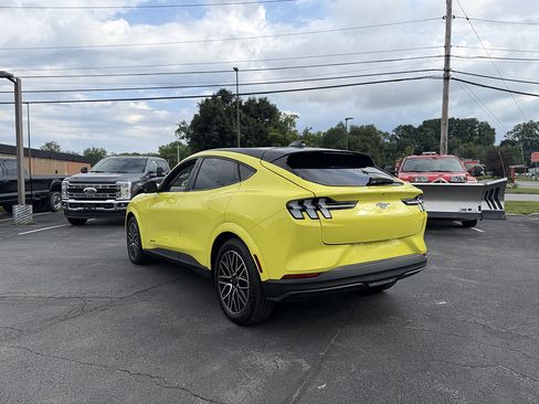 Certified 2025 Ford Mustang Mach-E Premium AWD/4WD image 4