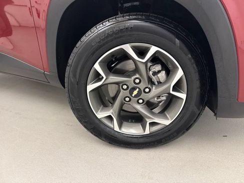Certified 2024 Chevrolet Trax LT FWD image 23
