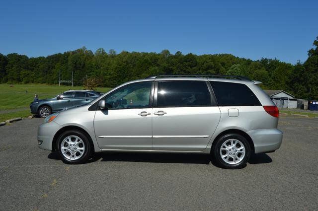 Used 2004 Toyota Sienna XLE Limited w/ Limited Pkg 5 FWD image 5