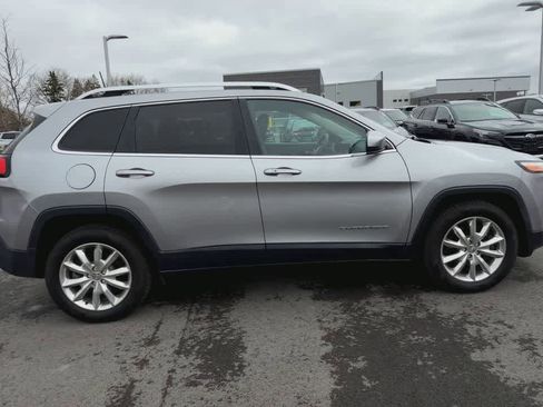 Used 2017 Jeep Cherokee Limited AWD/4WD image 9