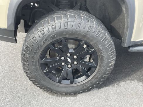 Used 2022 Chevrolet Colorado ZR2 w/ ZR2 Dusk Special Edition image 12