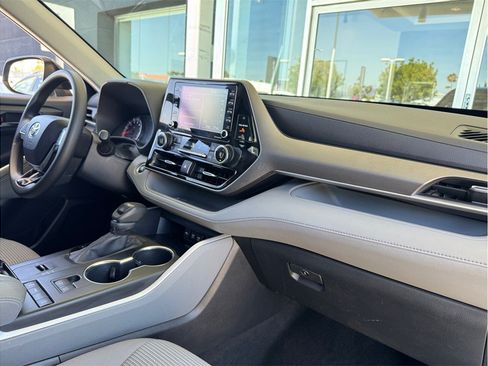 Used 2020 Toyota Highlander L FWD image 22