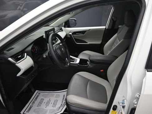 Used 2022 Toyota RAV4 XLE Premium AWD/4WD image 9