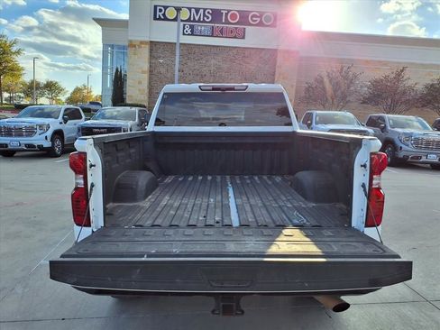 Used 2024 Chevrolet Silverado 2500 Custom w/ Custom Value Package image 15