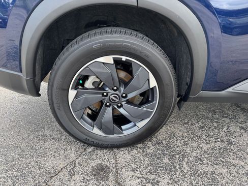 Used 2025 Nissan Rogue SV FWD image 32