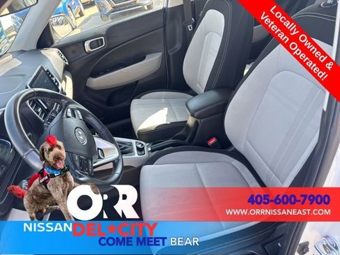 Used 2025 Hyundai Venue SEL FWD image 14