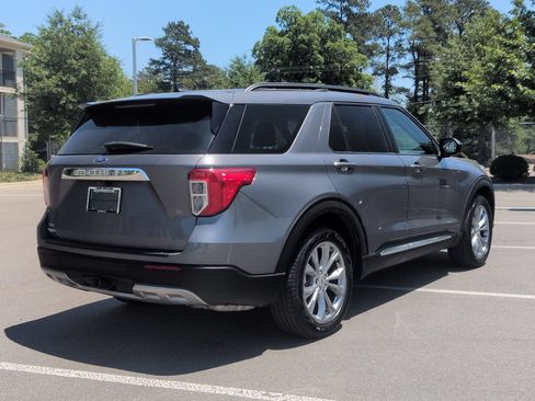 Certified 2023 Ford Explorer XLT w/ Equipment Group 202A RWD image 4