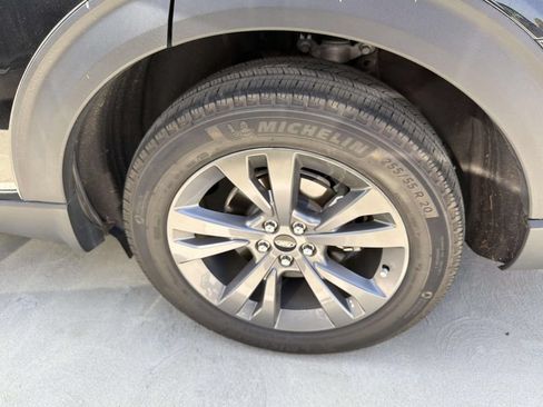 Used 2023 Ford Explorer XLT w/ Equipment Group 202A AWD/4WD image 19