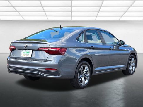 Used 2024 Volkswagen Jetta SE FWD image 21