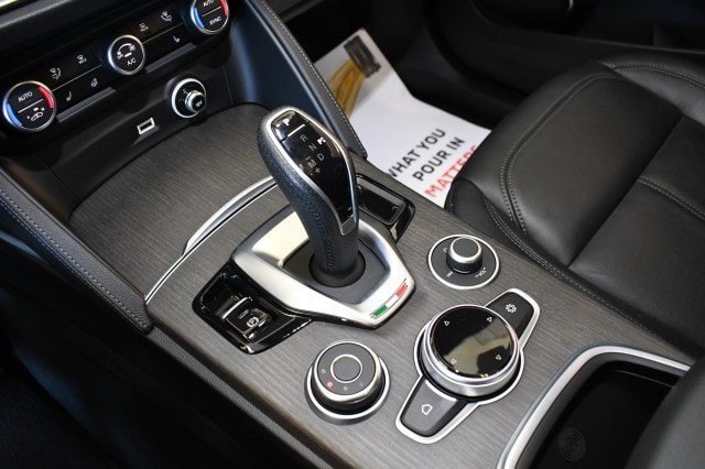 Used 2022 Alfa Romeo Stelvio Ti AWD/4WD image 33