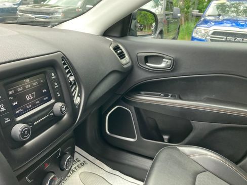Used 2018 Jeep Compass Latitude AWD/4WD image 16