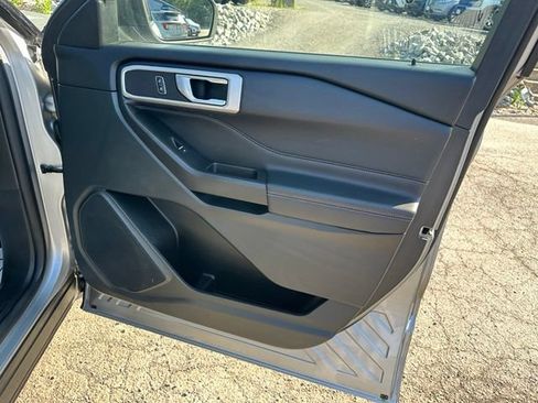 Used 2020 Ford Explorer XLT w/ Equipment Group 202A AWD/4WD image 15