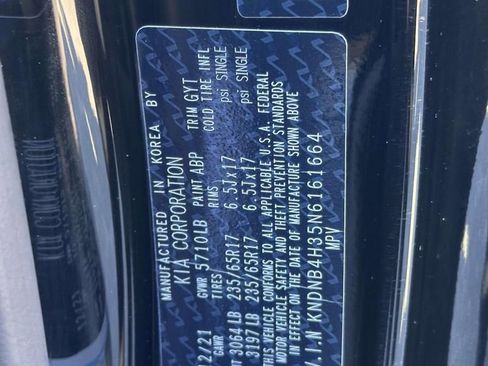 Used 2022 Kia Carnival LX image 15