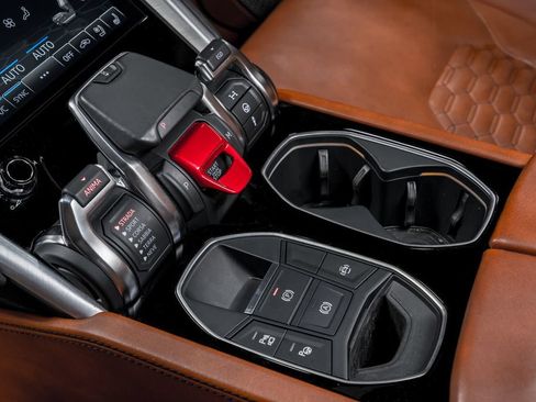 Used 2021 Lamborghini Urus AWD/4WD image 28