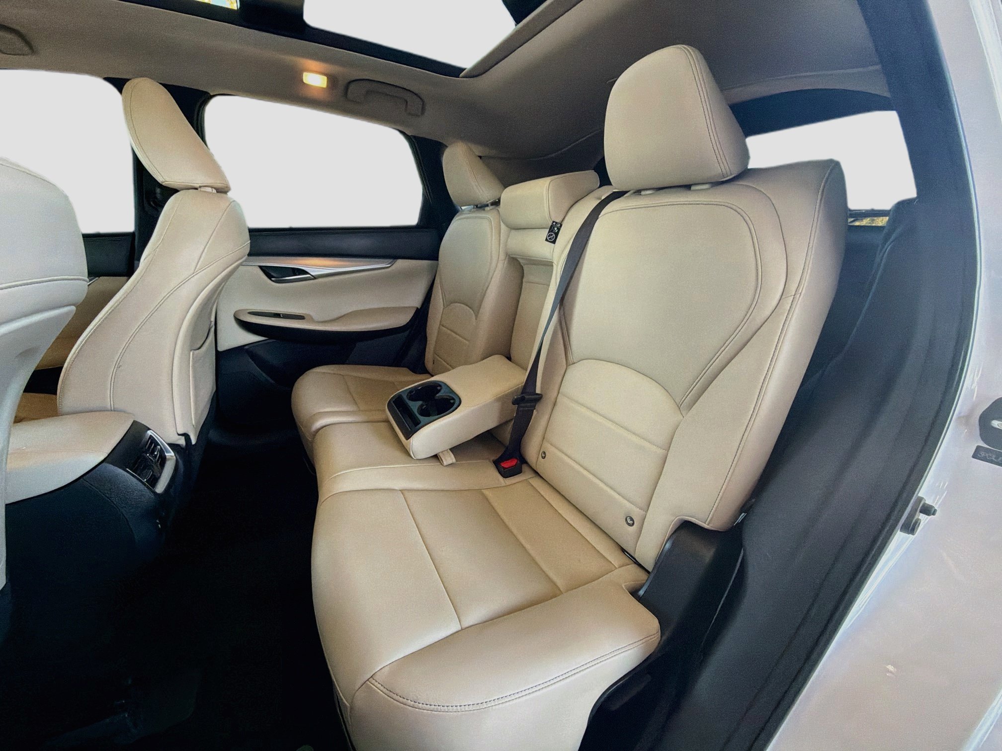Used 2019 INFINITI QX50 Luxe w/ Navigation Package AWD/4WD image 28