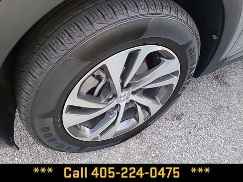 Used 2023 Buick Envision Essence image 2