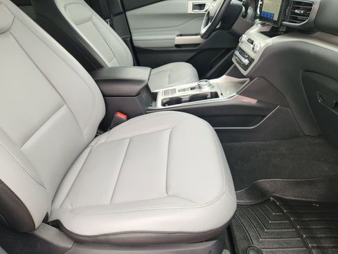 Used 2021 Ford Explorer XLT w/ Equipment Group 202A RWD image 13