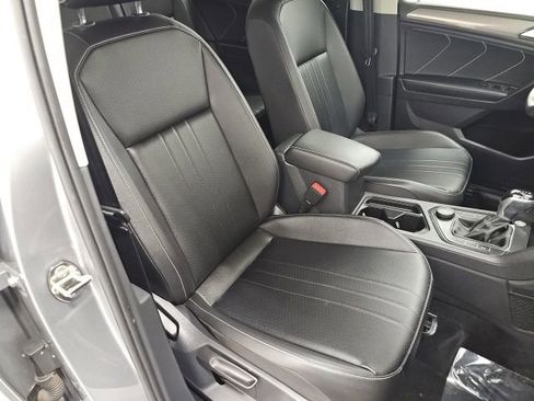 Used 2022 Volkswagen Tiguan SE image 37