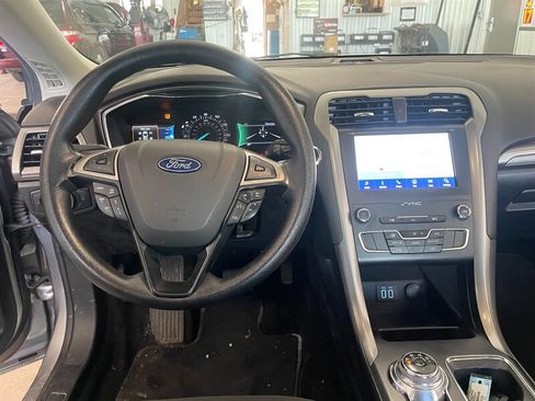 Used 2020 Ford Fusion SE FWD image 7