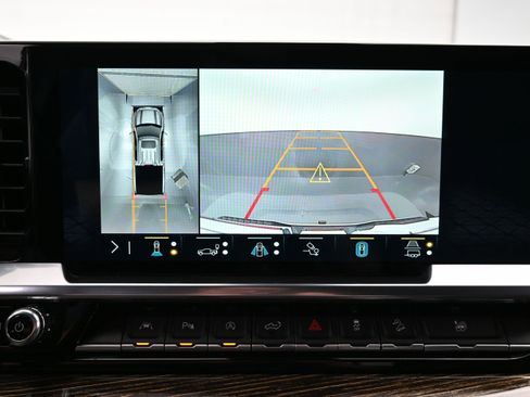 Used 2023 GMC Sierra 1500 Elevation w/ Preferred Package AWD/4WD image 31