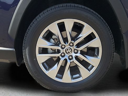 Used 2021 Toyota RAV4 XLE Premium FWD image 10