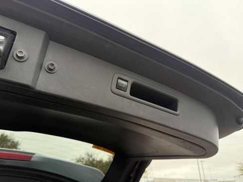 Used 2022 Toyota Highlander LE image 37