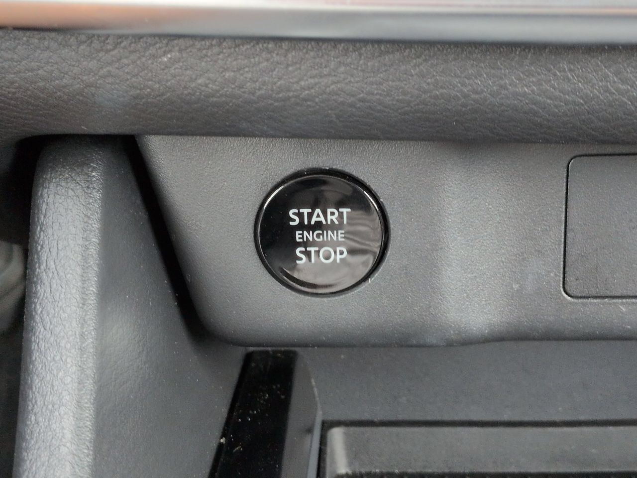 Used 2026 Nissan Rogue SV FWD image 28