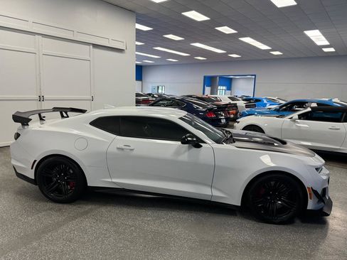Used 2019 Chevrolet Camaro ZL1 RWD image 6
