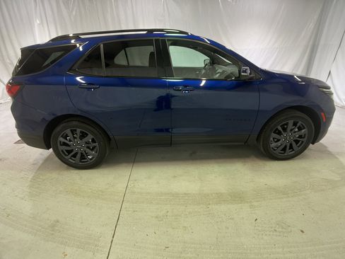 Used 2022 Chevrolet Equinox RS w/ RS Leather Package image 12