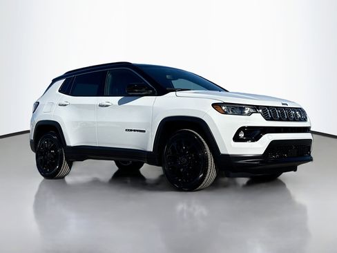 Used 2025 Jeep Compass Limited image 1