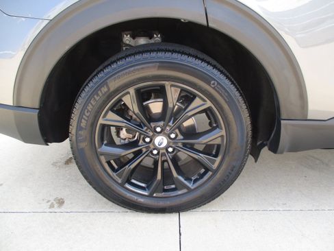 Used 2024 Ford Explorer XLT w/ Equipment Group 202A AWD/4WD image 15