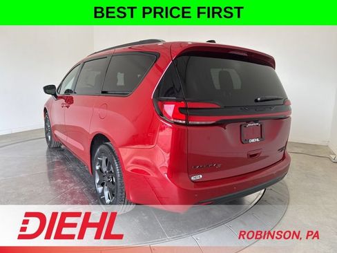 New 2027 Chrysler Pacifica Limited AWD/4WD image 5