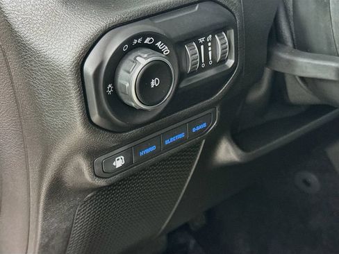 Used 2021 Jeep Wrangler Unlimited Sahara w/ Cold Weather Group AWD/4WD image 10