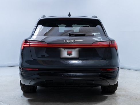 Used 2024 Audi Q8 e-tron Premium image 6