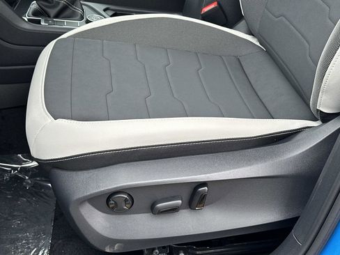 New 2026 Volkswagen Taos SE image 17