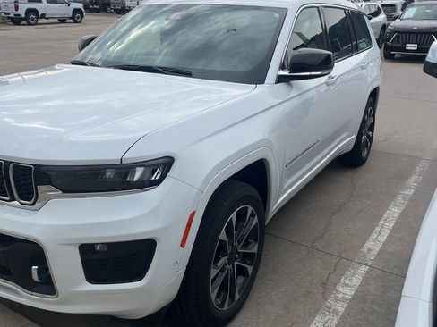 Used 2021 Jeep Grand Cherokee L Overland w/ Luxury Tech Group IV image 3