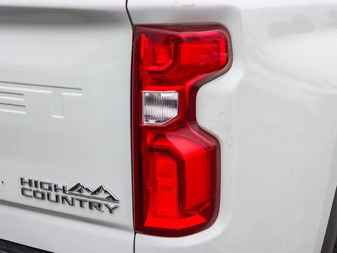 Used 2024 Chevrolet Silverado 2500 High Country w/ Technology Package image 9