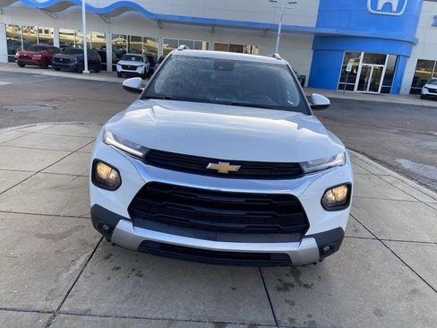 Used 2023 Chevrolet TrailBlazer LT image 3