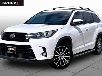 Used 2018 Toyota Highlander SE