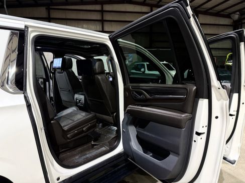 Used 2021 GMC Yukon XL Denali w/ Denali Ultimate Package AWD/4WD image 21