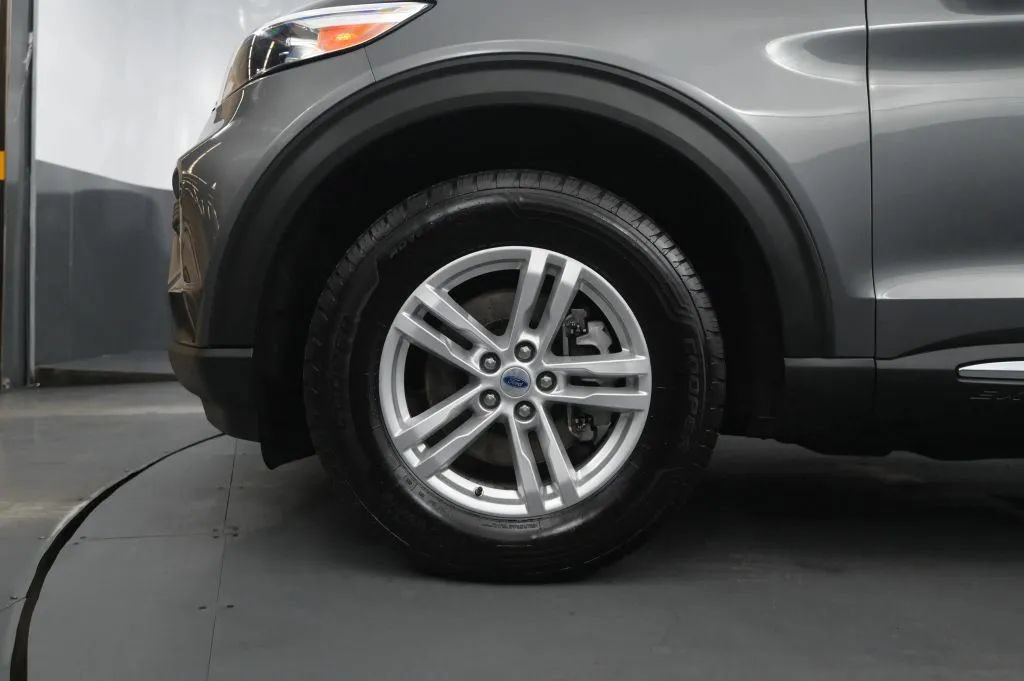 Used 2023 Ford Explorer XLT w/ Class IV Trailer Tow Package AWD/4WD image 10