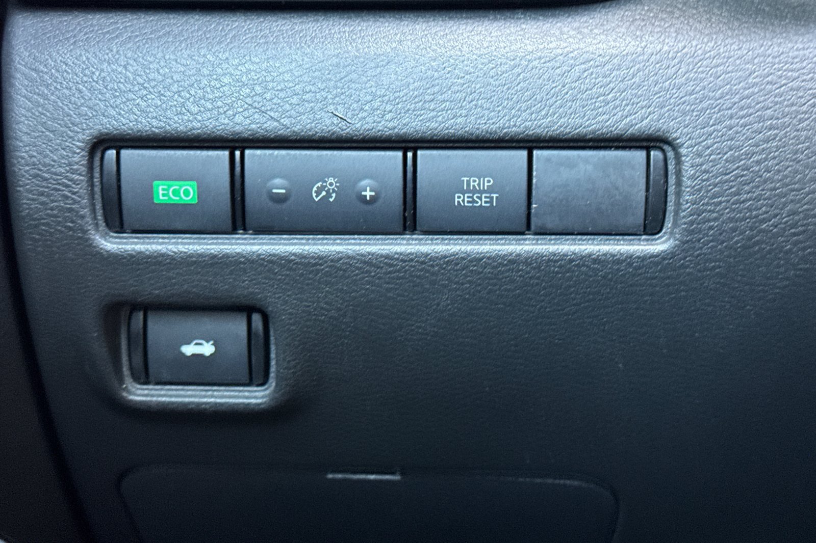 Used 2024 Nissan Sentra SV FWD image 28