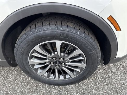 Used 2022 Lincoln Nautilus Standard w/ Premium Package image 13