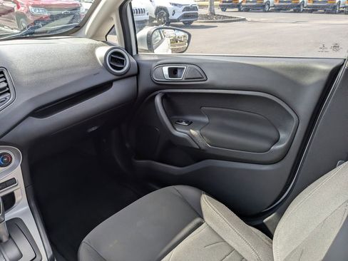 Used 2015 Ford Fiesta SE image 18